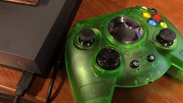 Распаковка нового зеленого геймпада DUKE для Xbox One: с сайта NEWXBOXONE.RU
