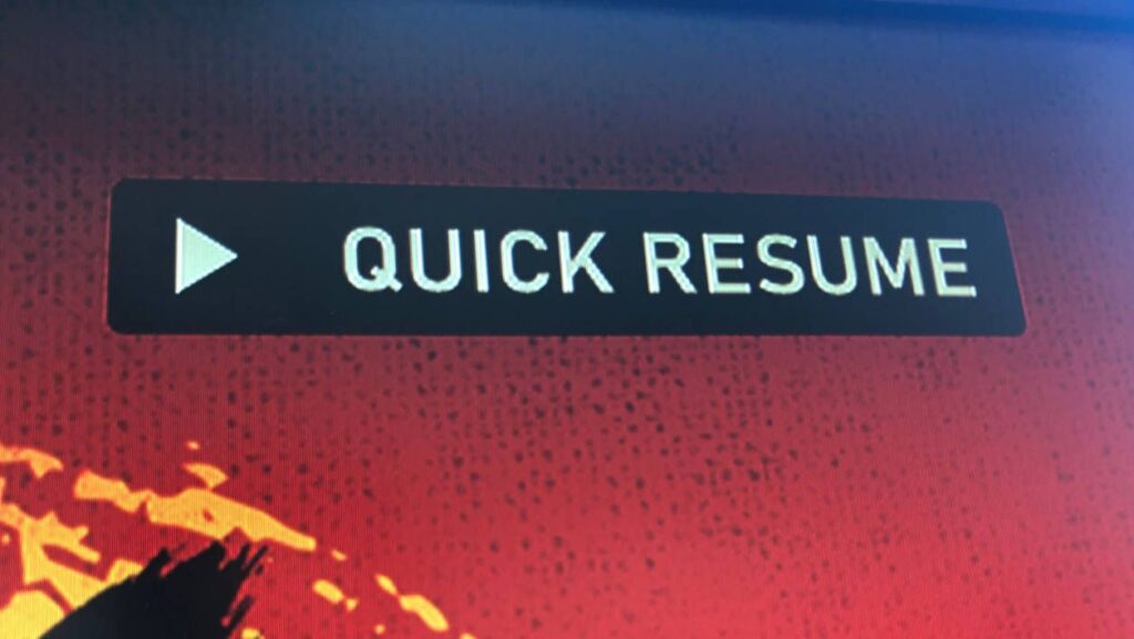 Проблему с черным экраном при работе Quick Resume устранили в новой прошивке Xbox