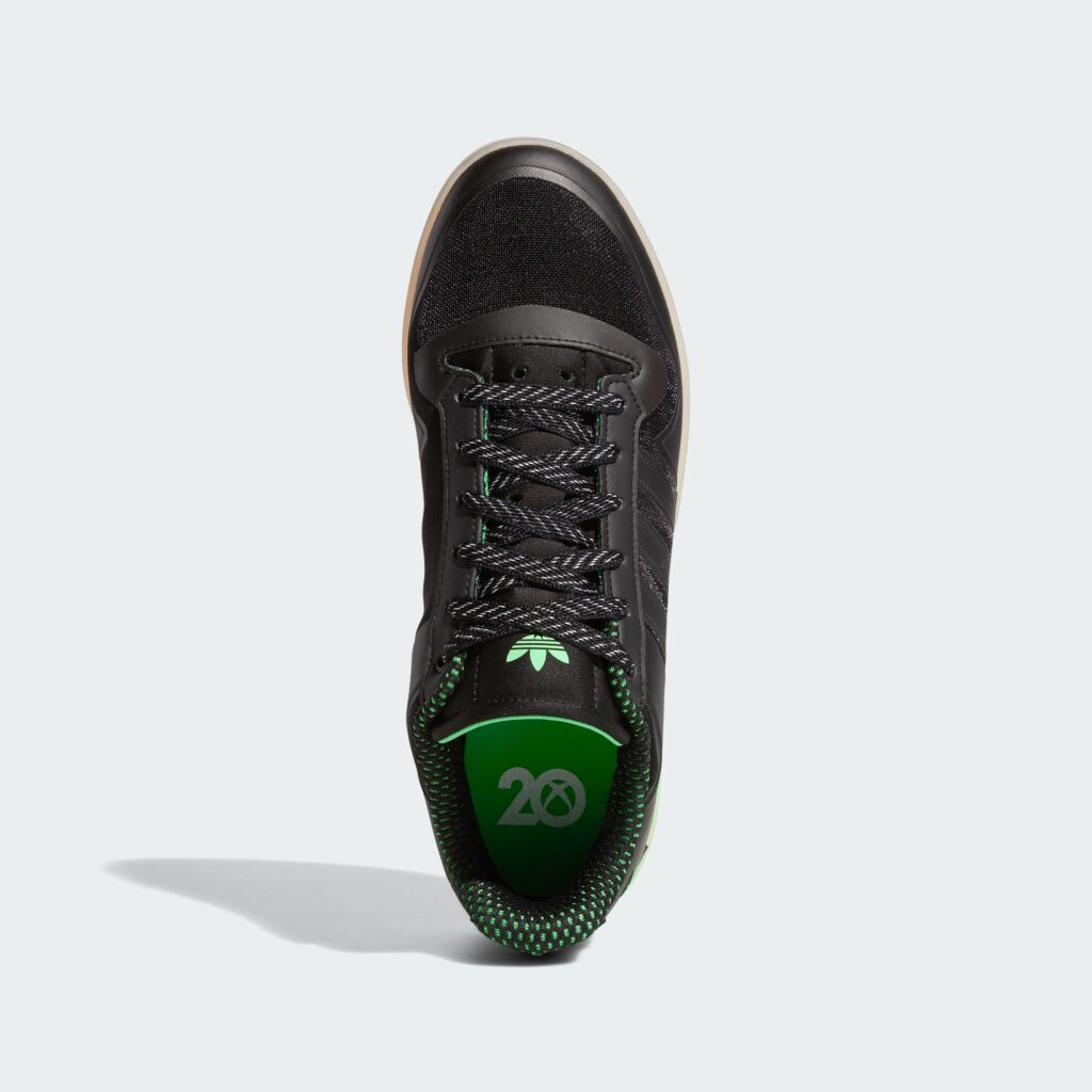 Microsoft и Adidas представили третьи кроссовки к 20-летию Xbox