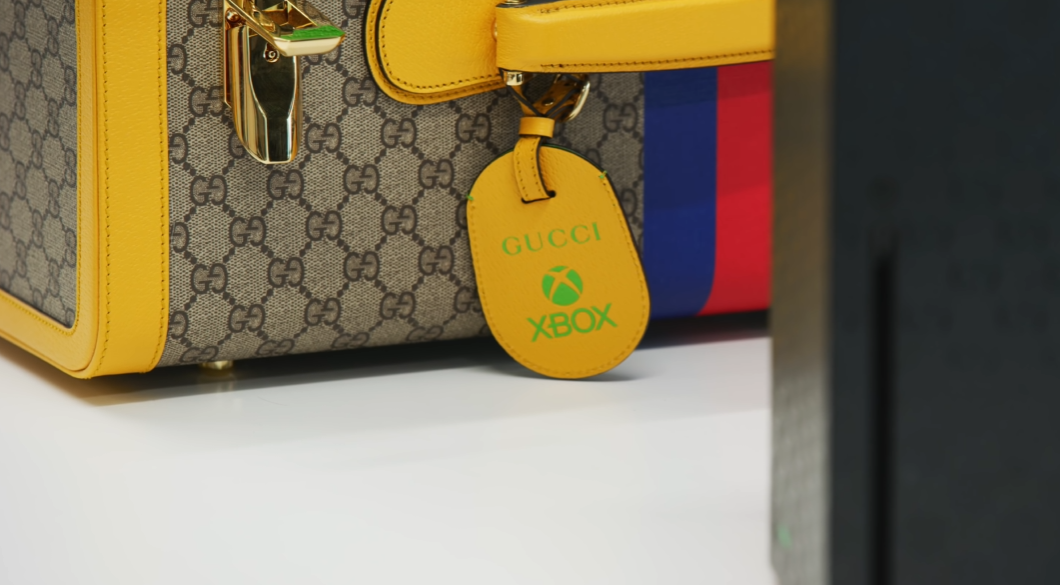 Известные стримеры и блоггеры получили Xbox Series X от Gucci