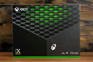Как выглядят коробки от приставок Xbox Series X и Xbox Series S