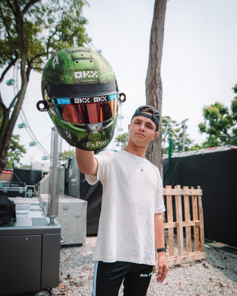 Гонщик Формулы-1 будет выступать в шлеме Мастера Чифа на Гран-при в Сингапуре
